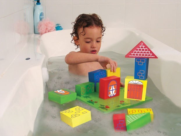 Дети любят в ванне все играть...