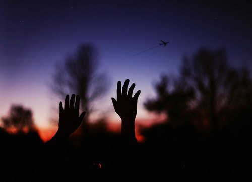 примерно в пол шестого