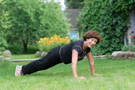 Начну я с танца живота...