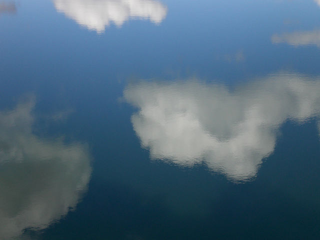 Небо в озере купалось