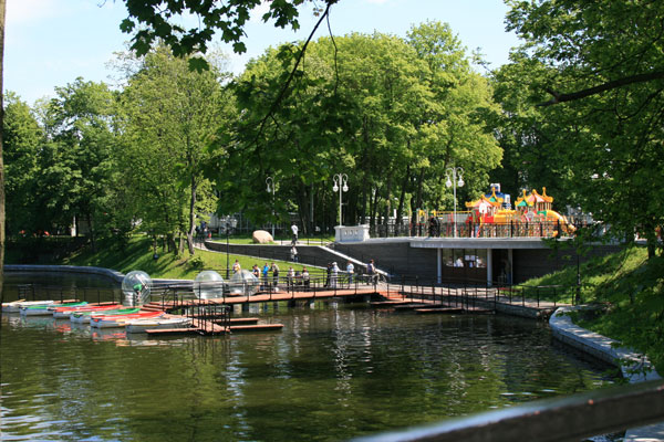 На лодочной станции...