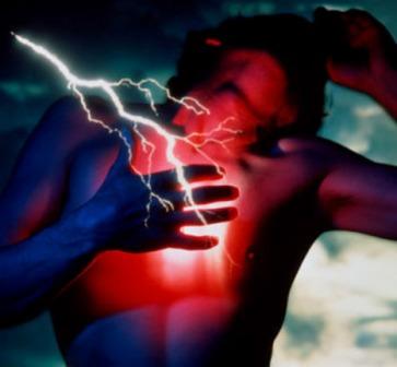 Только сердце лишь не бьётся