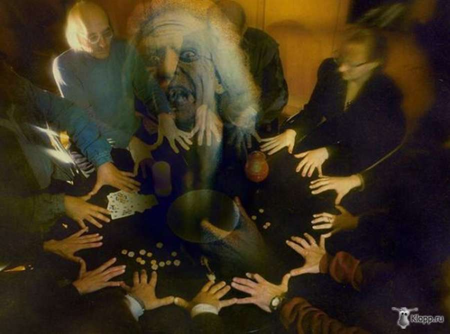 Призывание духов. Духи которых можно вызвать с друзьями. Вызывать духов. Спиритический сеанс вызов духа. Вызывание духа.