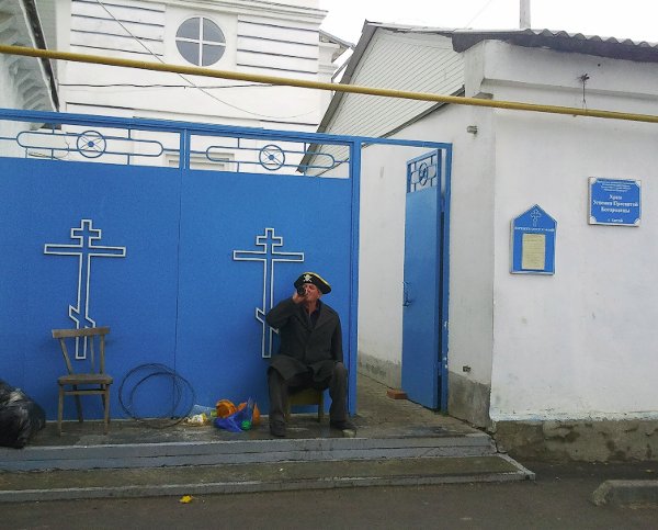 На паперти