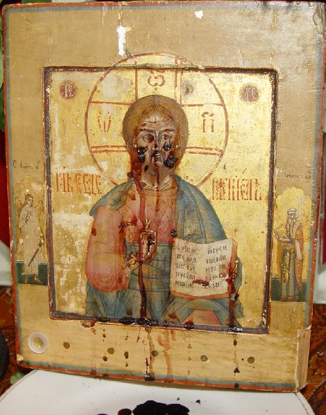 Мироточат иконы в храмах России