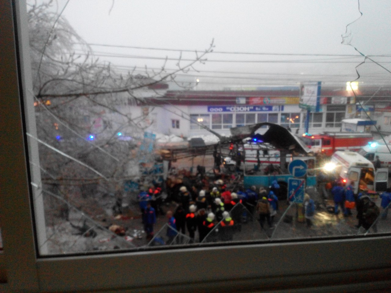 30 декабря 23 год. Взрыв троллейбуса в Волгограде. Теракт в Волгограде вокзал и троллейбус. Теракт в Волгограде 2013 троллейбус. Взрыв троллейбуса в Волгограде 2013.