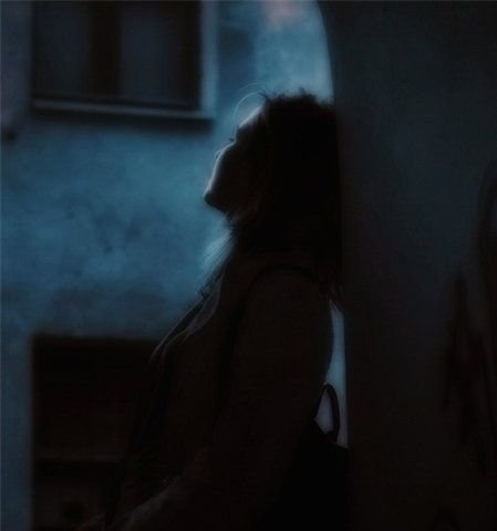 Обхожу любовь стороною