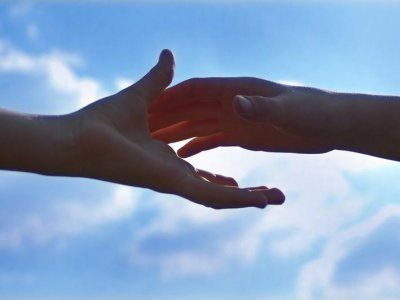 Протяни навстречу руку мне!