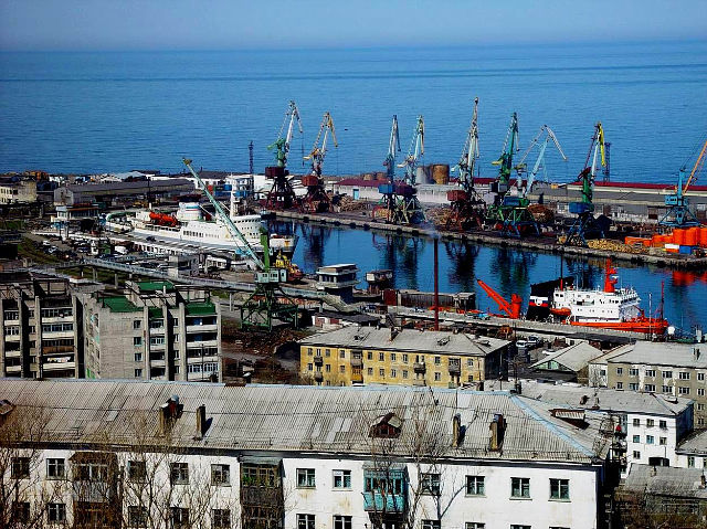 Холмск сахалинская область магазины. Город Холмск Сахалинская область. Порт Холмск Сахалинской области. Холмск Сахалинская область Главная площадь города. Холмск Сахалинская область советсеая122.
