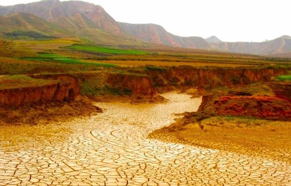 В этой речке нет воды