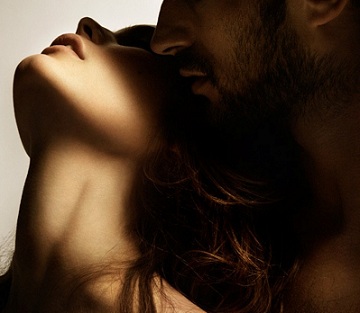 С поцелуем у запястья...