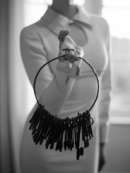 В многоточия, между строк не уйду