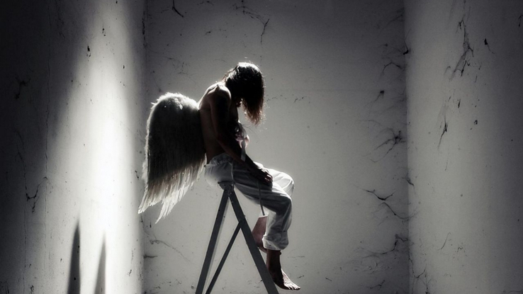 Я ежедневно подстригаю себе крылья