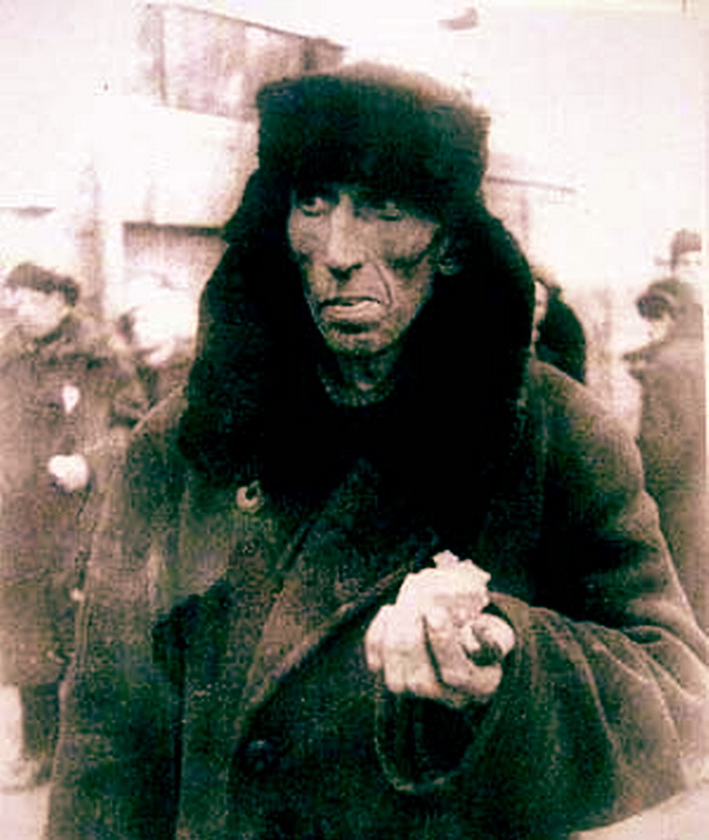 Голод во время ленинграда. Дистрофики блокада Ленинграда. Блокада Ленинграда истощенные люди.