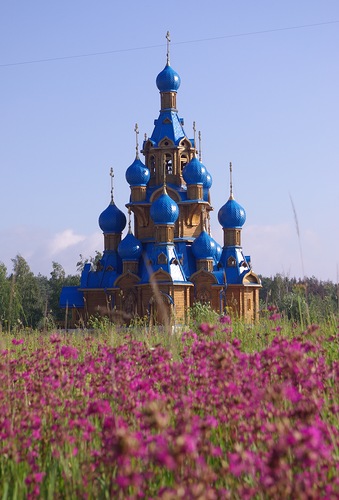 На селе есть храм