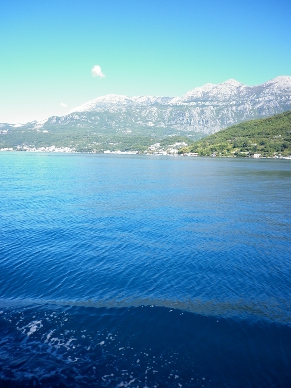 Вода завязывается и сразу рвётся...