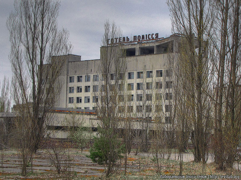 Готель полiсся припять. Гостиница над припятью. Дом полешука лясковичи. Сталкер гостиница в припяти. Чернобыль отель полисся.