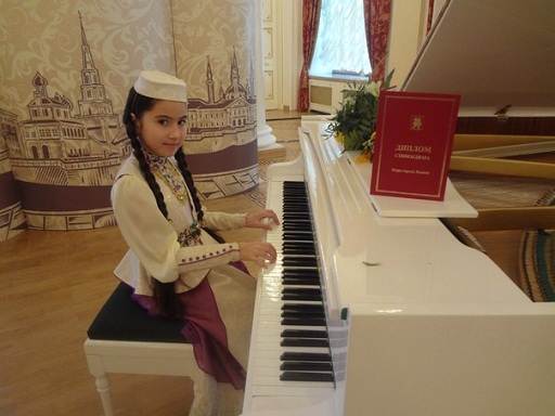 Кантата "Хәтер" (Память) о царице Сююмбике (Сөембикә моңы, Сөембикә манарасы) - 