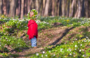 Квiти навеснi такi чарiвнi