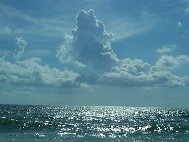 Сердито гром гремит