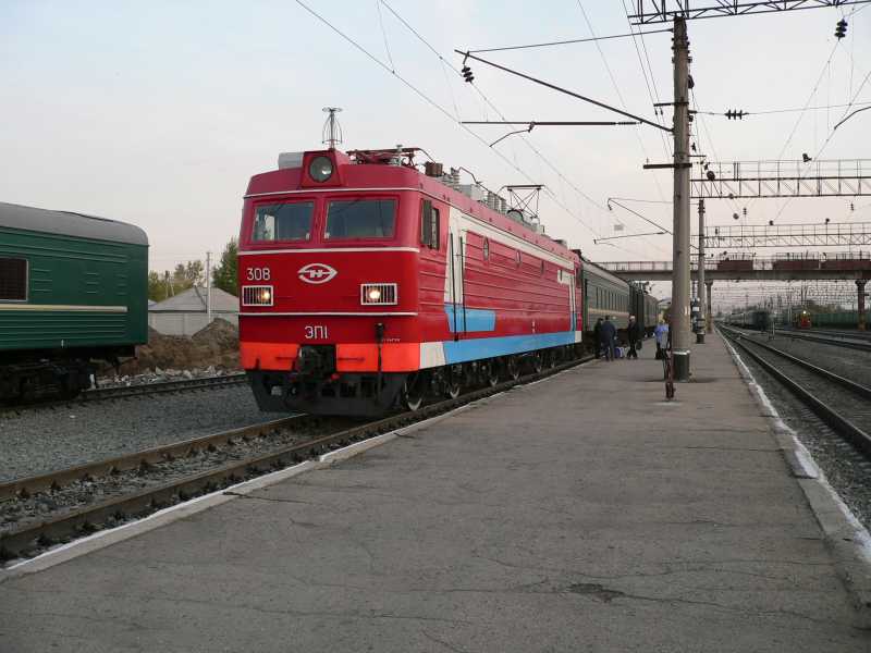 Смолкнет шум за окнами вагона