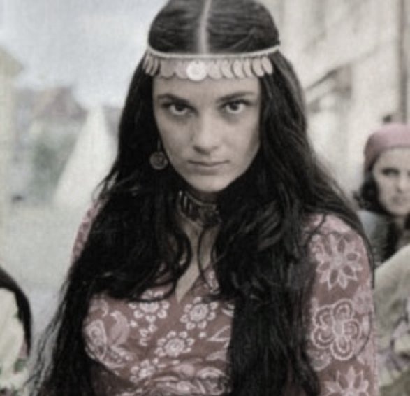 Шла цыганка...