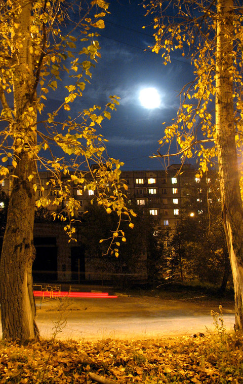 Ночью в тучах белых