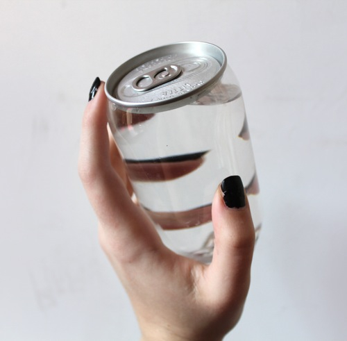 Разлилась по асфальту лужей