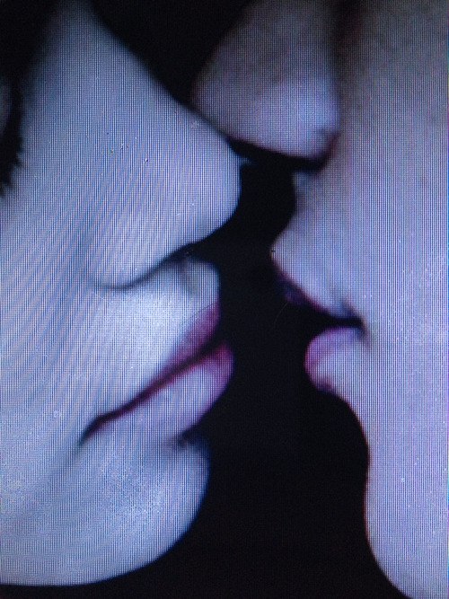 Песни целую губы целую руки. Целующие губы. Поцелуй в губы. Картинки поцелуя в губы. Поцелуй в губы гифы.