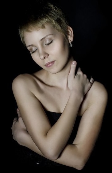 Живу, как гладью вышиваю