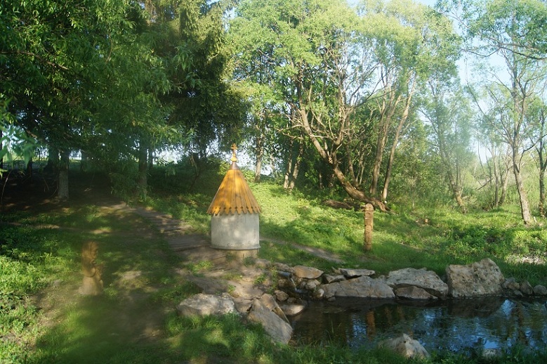 У истока холодная вода