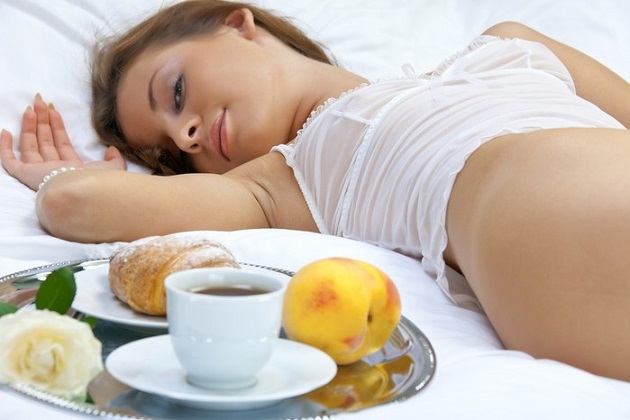 Навечно остался ты с девушкой той...