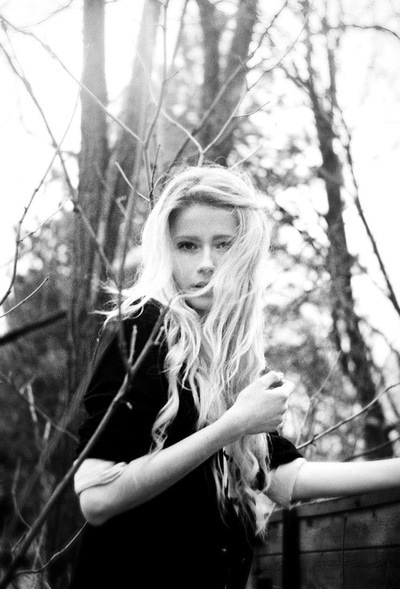 390-й. Дрожит браслетами рука