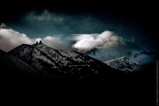 Над обрывом иду