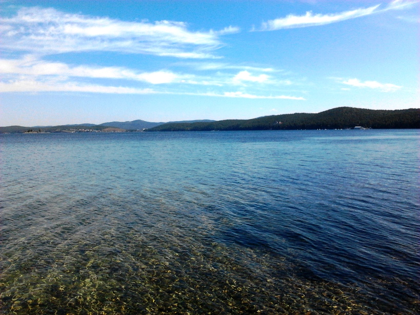 Погода в тургояке на 10 дней. Озеро Тургояк. Озеро Тургояк пляж. Тургояк озеро золотой пляж. Тургояк волны.