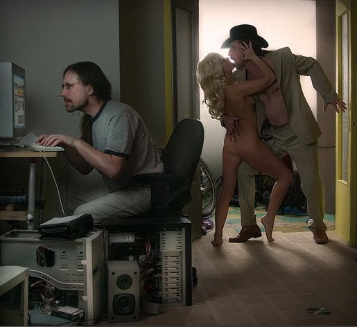 Я женщина, милый, а вовсе - не пекарь!