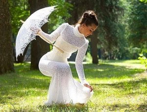 А я мечтаю о земном