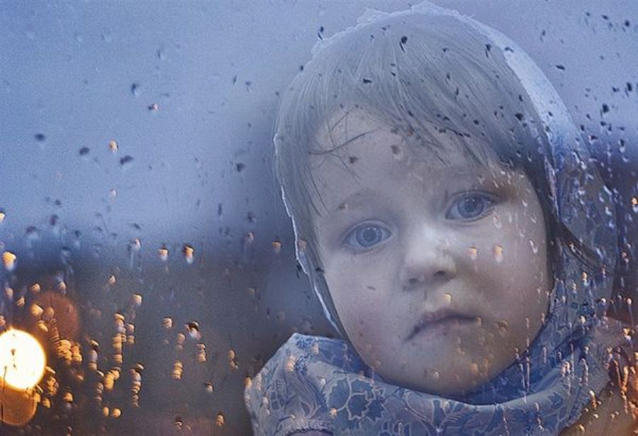 Девчушка лет 4х в маршрутке мем Брошенные дети... (Татьяна Галахова) / Стихи.ру