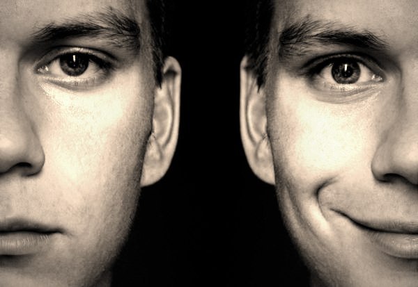 Есть много лиц простых, до боли сложных..