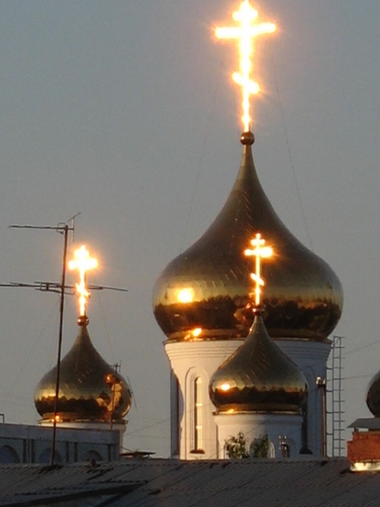 Крест над храмом