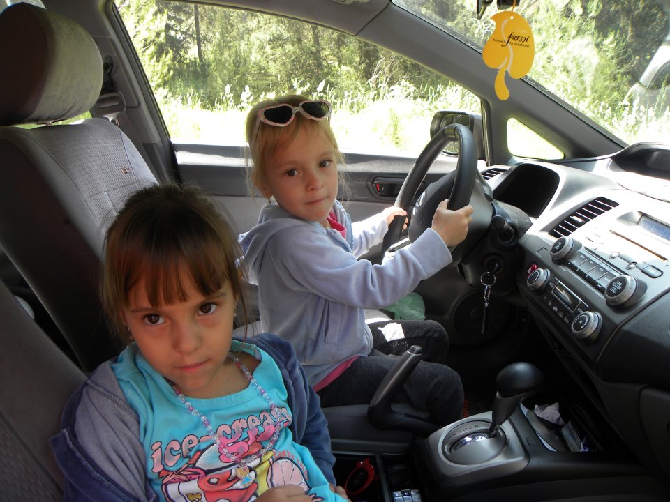 Ника и саша идут в первый класс!