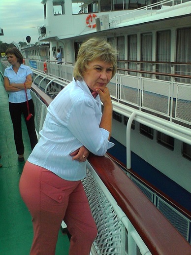 И мы в закате сказочном плывём