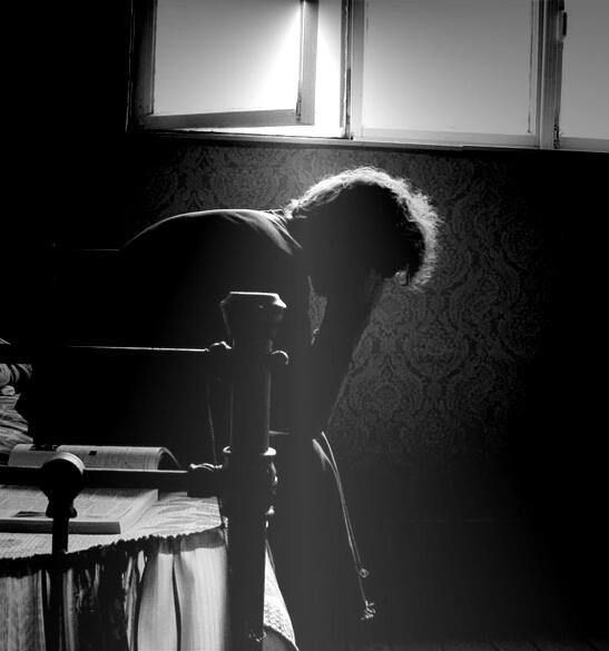 Не смей... Не вздумай... Я один умру!