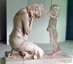 Крест лежал в моей ладошке