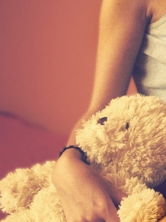 На ступеньках в подъезде