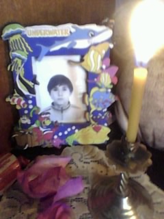 Сыночка, уж догорели свечи...