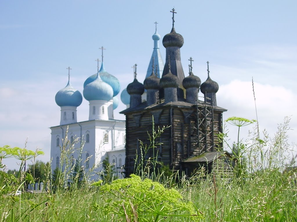 Пятницкая и входоиерусалимская церкви. Храмы царь россия в hd. Пятницкая церковь сергиев посад. Суздальский лазаревская церковь. Рядом две церкви.