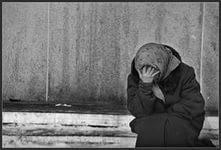 Стоим мы на паперти