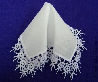 Подержу в руках платочек мой