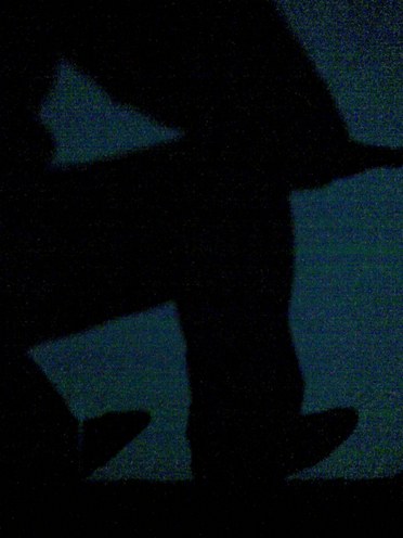 От света топки жаркой печки...